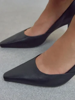 - Forever Comfort® leren pumps met puntneus en hak*Next Best