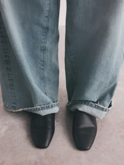 - Forever Comfort® muiltjes met hoge uitsnijding en vierkante neus*Next New