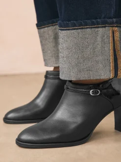 Zwart - Forever Comfort® Round Toe Block Heel Buckle Detail Shoe Boots*Next Outlet