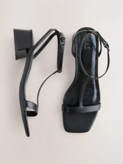 - Forever Comfort® sandalen met lage blokhak en bandjes*Next