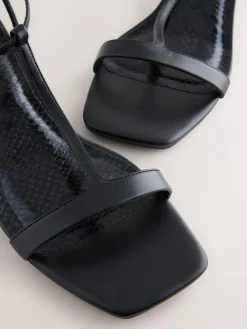 - Forever Comfort® sandalen met lage blokhak en bandjes*Next