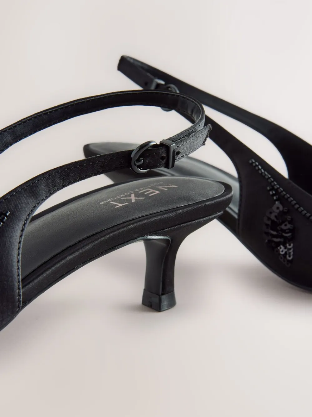 - Forever Comfort satijnen slingbacks met kralen en hakje*Next New