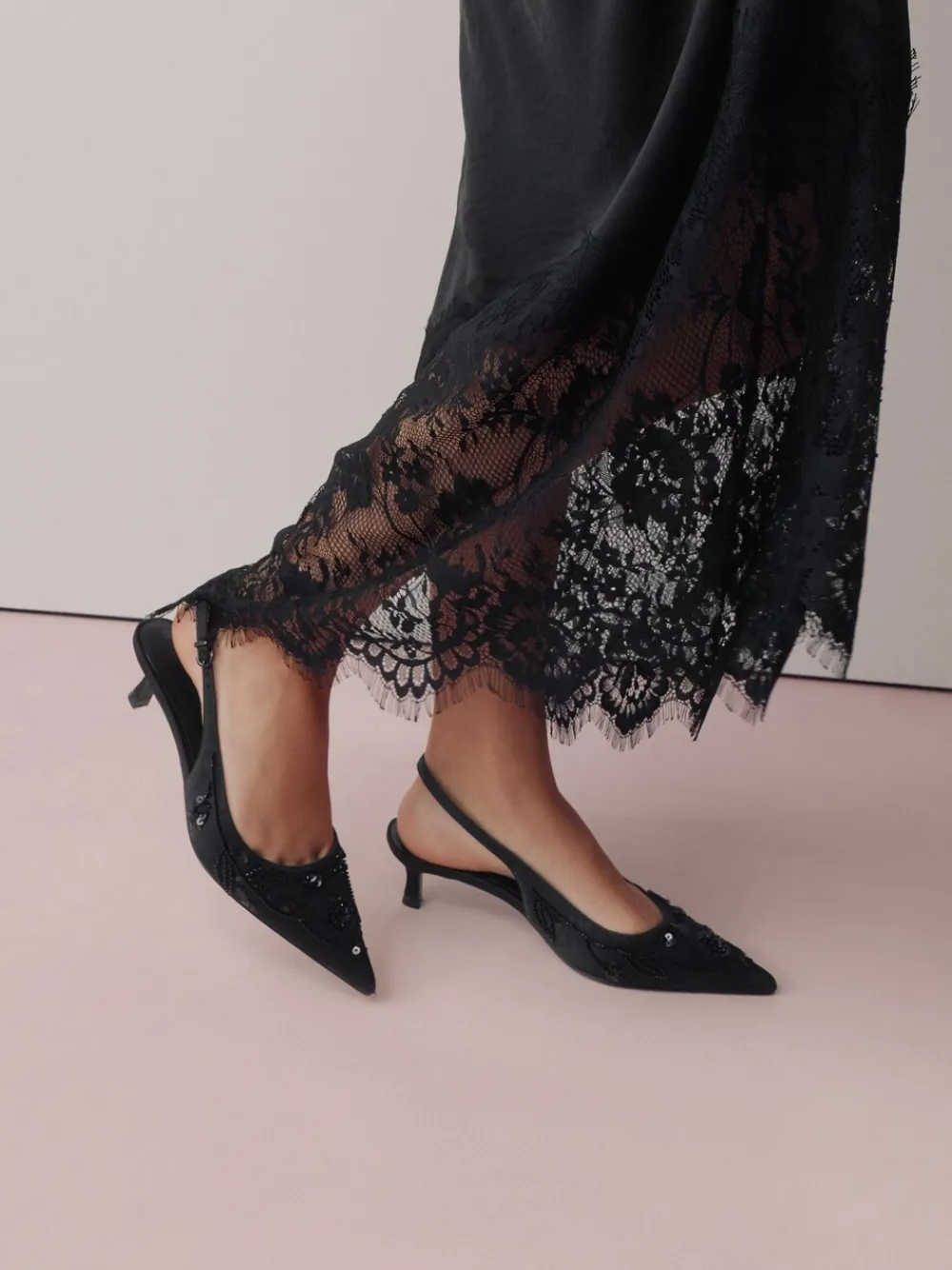 - Forever Comfort satijnen slingbacks met kralen en hakje*Next New