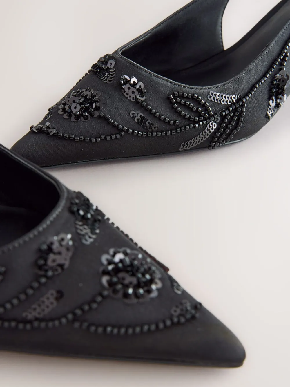 - Forever Comfort satijnen slingbacks met kralen en hakje*Next New