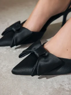 - Forever Comfort® schoenen met strik, hielbandje en spitse neus*Next Discount