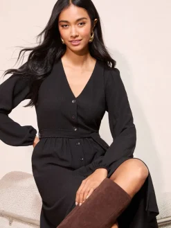 - - Getextureerde midi-jurk met lange mouwen, strikceintuur en knoopsluiting*Friends Like These Outlet