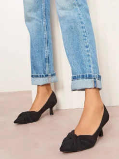 Zwart - pumps met gedraaide details, Naaldhak en Imitatiesuède*Friends Like These New