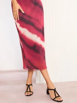 - - Sandalen met lage blokhak, T-band en imitatieleer*Friends Like These Online