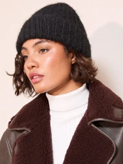 - - Behaaglijke gebreide beanie*Friends Like These Best