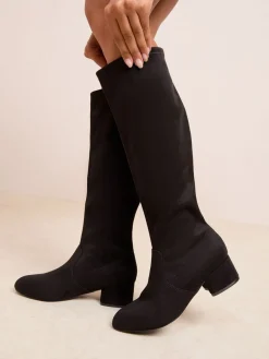 - Kniehoge soklaarzen met lage blokhak van imitatiesuède*Friends Like These Best