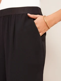 - broek met elastische taille en wijde pijpen*Friends Like These Discount