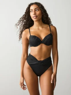 - Gedrapeerde, voorgevormde Bikini met beugel*Next New