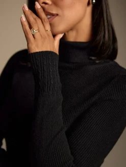 Zwart - Geribde trui met rolkraag en wol*Next