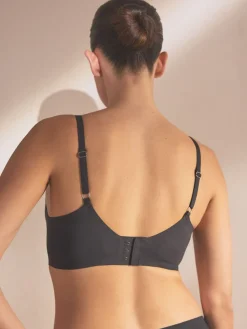 - Gladstrijkende beha's zonder beugel met lichte vulling voor ultiem comfort*Next Best