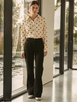 - Jeans met wijde pijpen en opgestikte zakken*Next Online