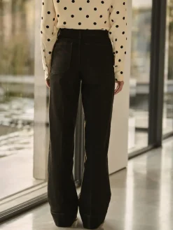 - Jeans met wijde pijpen en opgestikte zakken*Next Online