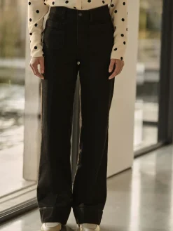 - Jeans met wijde pijpen en opgestikte zakken*Next Online