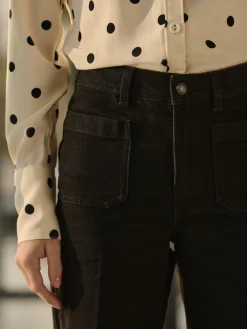 - Jeans met wijde pijpen en opgestikte zakken*Next Online