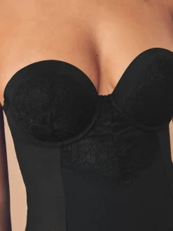 - Kanten body met cups en sterke buikcorrectie*Next New