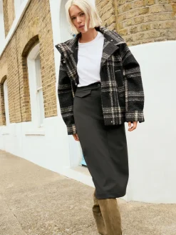 - Kokerrok van pontestof*Next