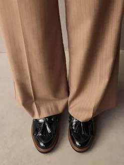 - Lakleren instappers met kwastjes en dikke zool*Next Hot