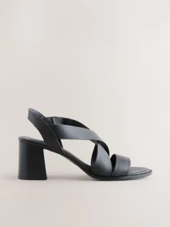 - Leren sandalen met bandjes en blokhak*Next