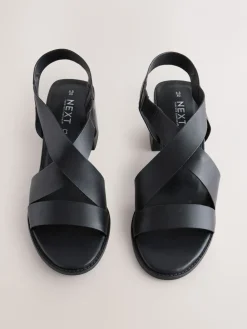 - Leren sandalen met bandjes en blokhak*Next