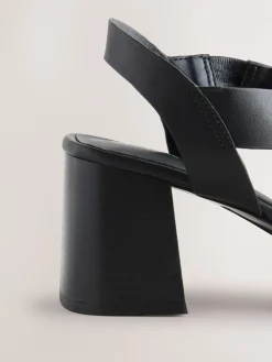 - Leren sandalen met bandjes en blokhak*Next