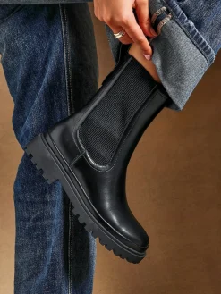 - Command Chunky Sole Chelsea Boots*Linzi New