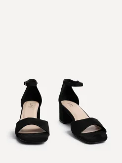 - Maddie sandalen met gesloten achterkant, open neus en hak*Linzi Discount