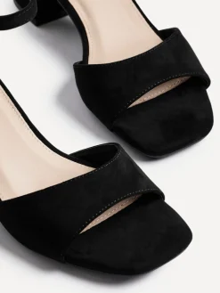 - Maddie sandalen met gesloten achterkant, open neus en hak*Linzi Discount