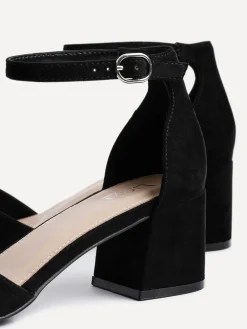 - Maddie sandalen met gesloten achterkant, open neus en hak*Linzi Discount