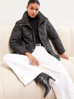 - - Korte gewatteerde jas met trechterkraag*Lipsy Best