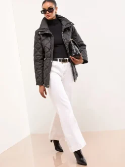 - - Korte gewatteerde jas met trechterkraag*Lipsy Best