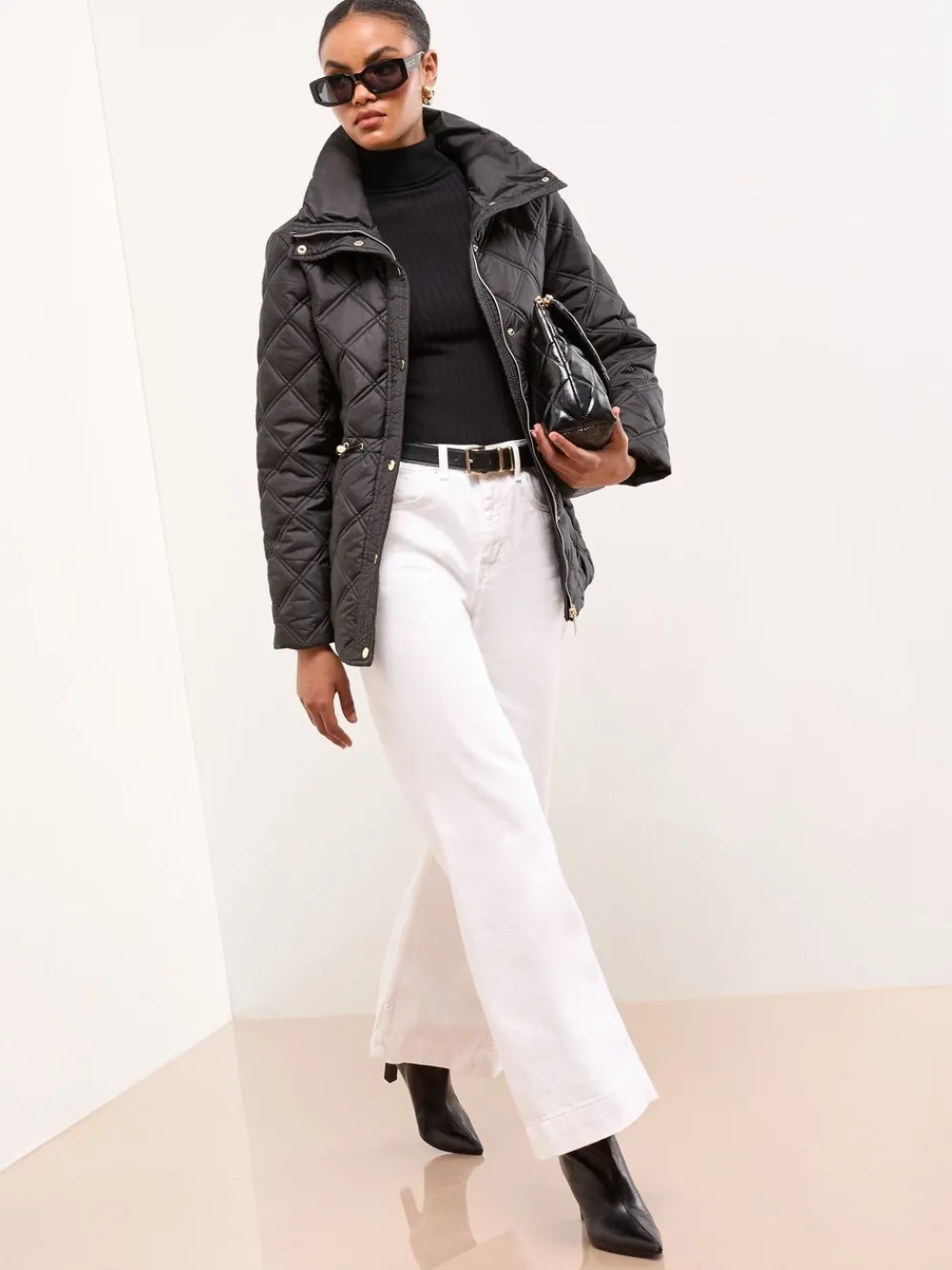 - - Korte gewatteerde jas met trechterkraag*Lipsy Best