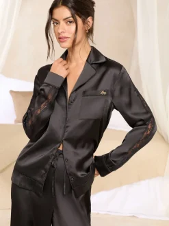 - satijnen pyjamaset met lange mouwen en kanten details*Lipsy Clearance
