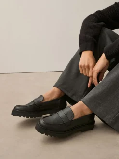 - Loafers met dikke zool*Next