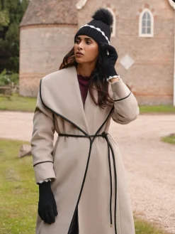 - Scallop Trim Ribbed Pom Hat and Gloves Set*Love & Roses Discount