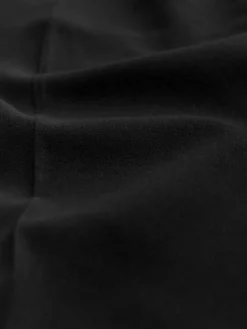 - Nauwsluitende, op maat gemaakte broek van wol*Next Best