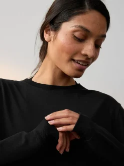 - One Relaxed Dri-FIT top met lange mouwen*Nike Clearance