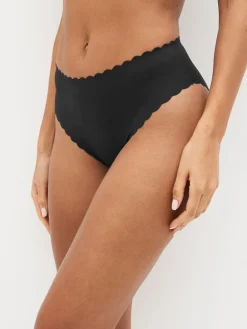 - No VPL slipje met geschulpte rand*Next Hot