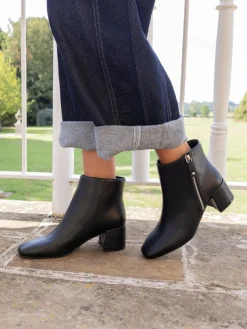 - Kate Zip Side Square Toe Block Heel Ankle Boots*Novo Best