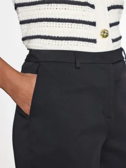 - Op maat gesneden smalle broek*Next New