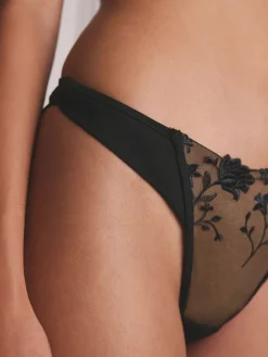 - Premium slipjes met Zwitsers bloemenborduursel*Next Hot