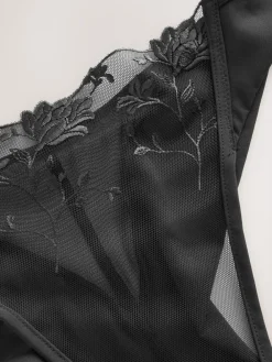 - Premium slipjes met Zwitsers bloemenborduursel*Next Hot