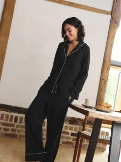 - Pyjama met knopen en jerseystof*Next Sale