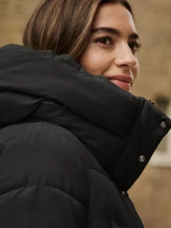 Zwart - Regenbestendige gewatteerde lange jas met capuchon*Next Online