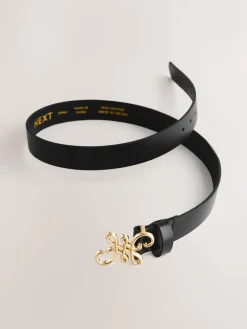 - Reguliere leren riem met opvallende gesp*Next