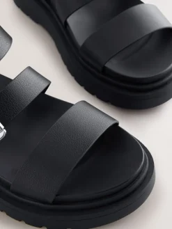 - Sandalen met dikke zool en gesp*Next Hot