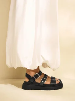 - Sandalen met dikke zool en gesp*Next Hot